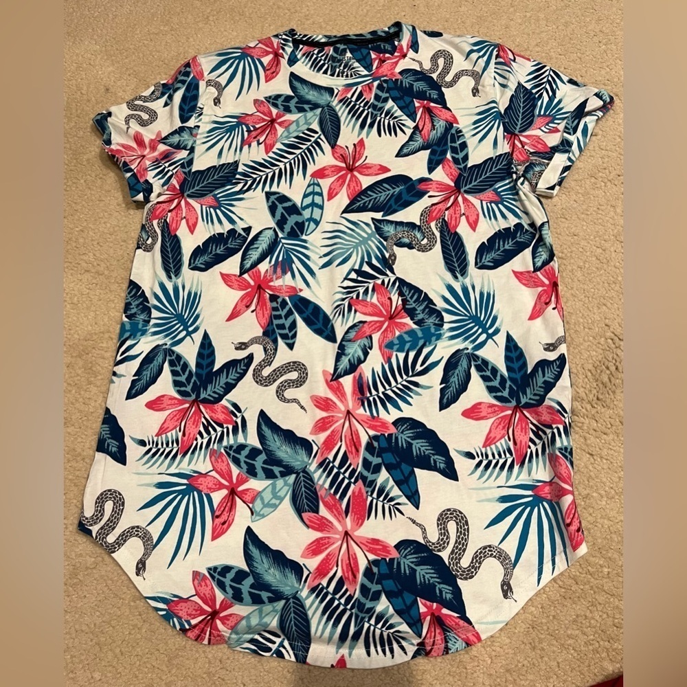 Hollister Large Floral/snake Curved Hem Tee - Medium.